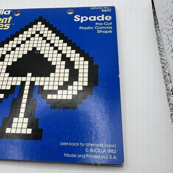 Vintages Bucilla Great Shapes 1982 Pre-Cut Plastic Canvas Shapes Spade No 5617 - Picture 3 of 7